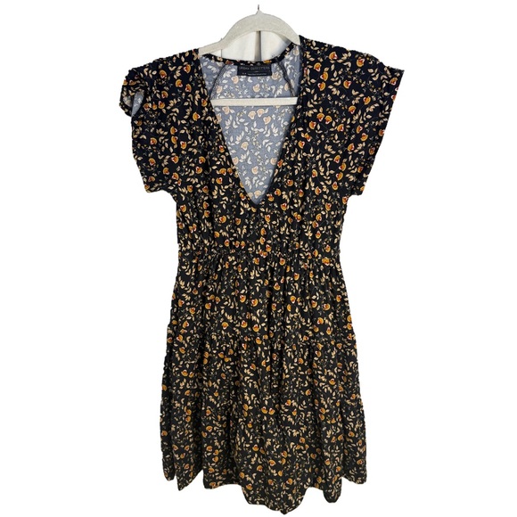 Urban Outfitters Floral Skater Dress 
V-Neck Short Sleeve Size S - Picture 5 of 8